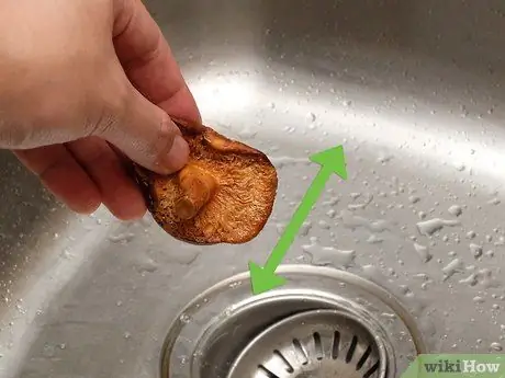 Очистить грибы шиитаке Шаг 3