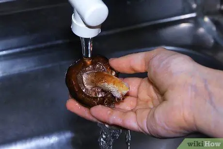 Приготовить грибы шиитаке, шаг 1