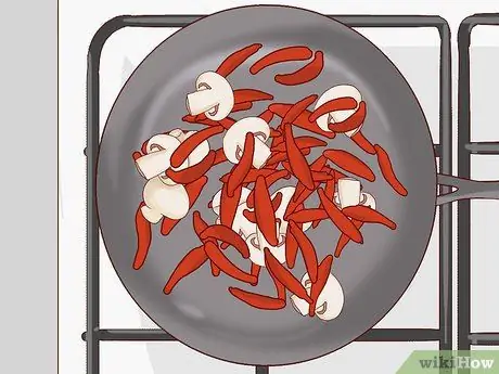 Приготовьте смесь грибов Шаг 1