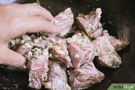 Приготовьте западноафриканскую еду Бамию и суп фуфу, шаг 1