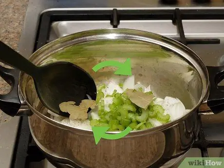 Приготовить французскую запеканку с луковым супом, шаг 3