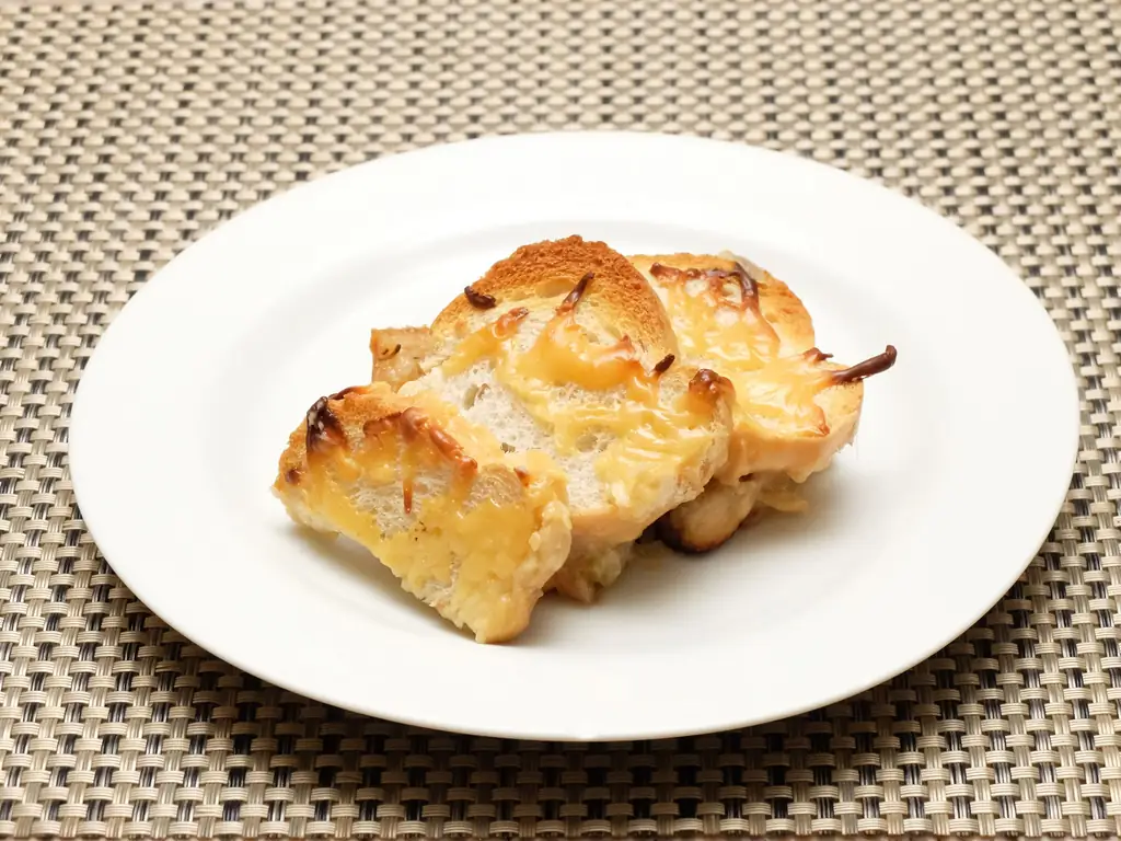 Как приготовить французскую запеканку из лукового супа (с иллюстрациями)