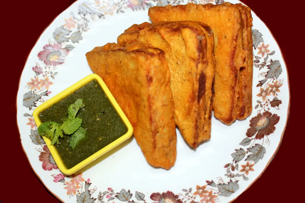 Как приготовить хлебную пакору (с иллюстрациями)