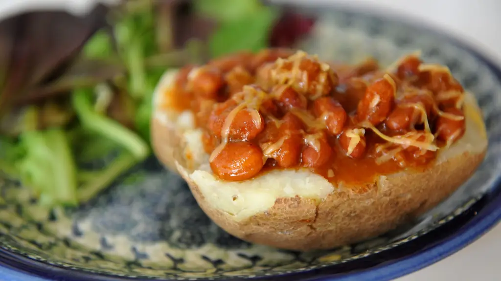 Как приготовить печеный картофель на плите: 7 шагов