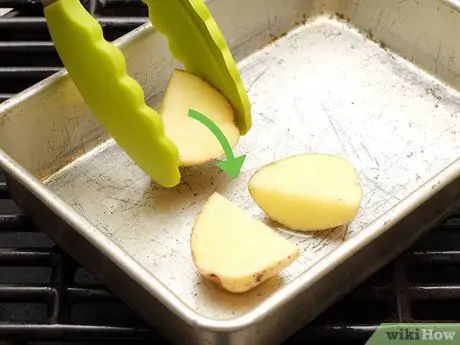 Приготовьте жареный картофель на гриле Шаг 9