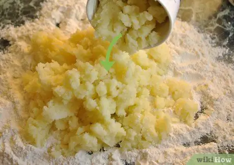 Превратите картофельное пюре в ньокки, шаг 3