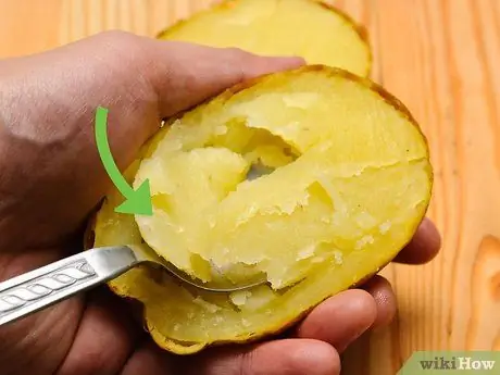 Приготовьте дважды запеченный молодой картофель Шаг 5
