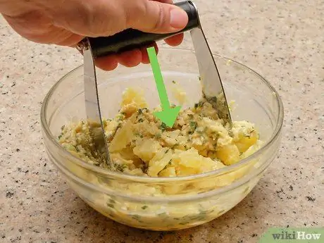 Приготовьте дважды запеченный молодой картофель Шаг 6