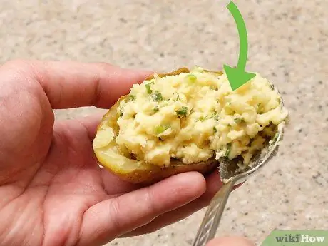 Приготовьте дважды запеченный молодой картофель Шаг 7