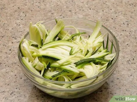 Приготовить суп Zoodle Шаг 5