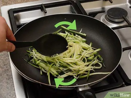 Приготовить суп Zoodle Шаг 7