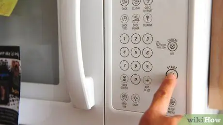 Приготовьте белый соус в микроволновой печи. Шаг 5