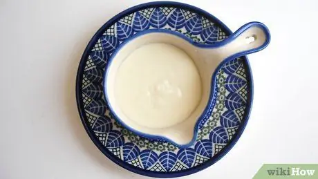 Приготовить белый соус в микроволновой печи