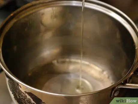 Приготовьте красное вино для стейка Шаг 2