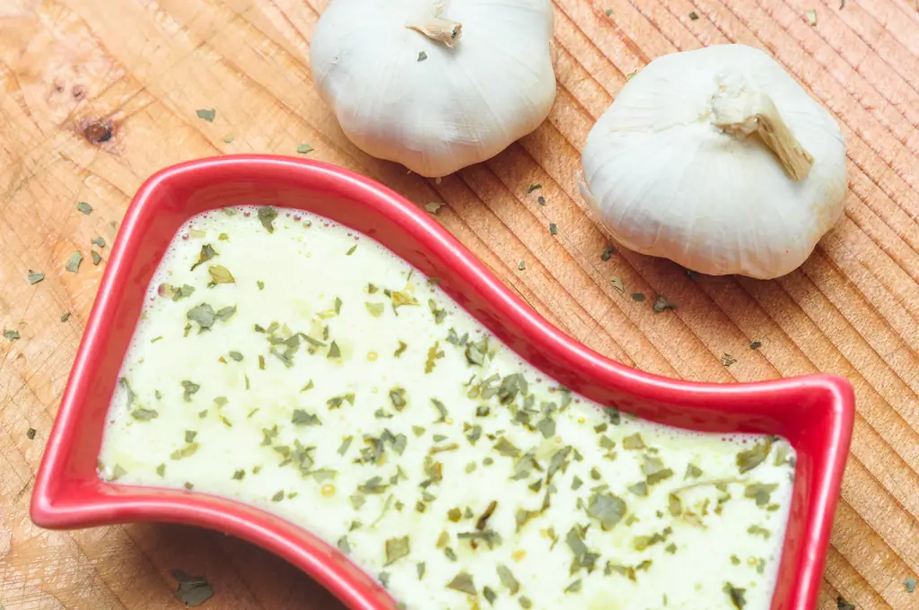3 способа приготовления ливанского чесночного соуса