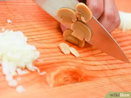 Приготовить грибной соус шаг 7