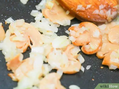 Приготовить грибной соус шаг 9