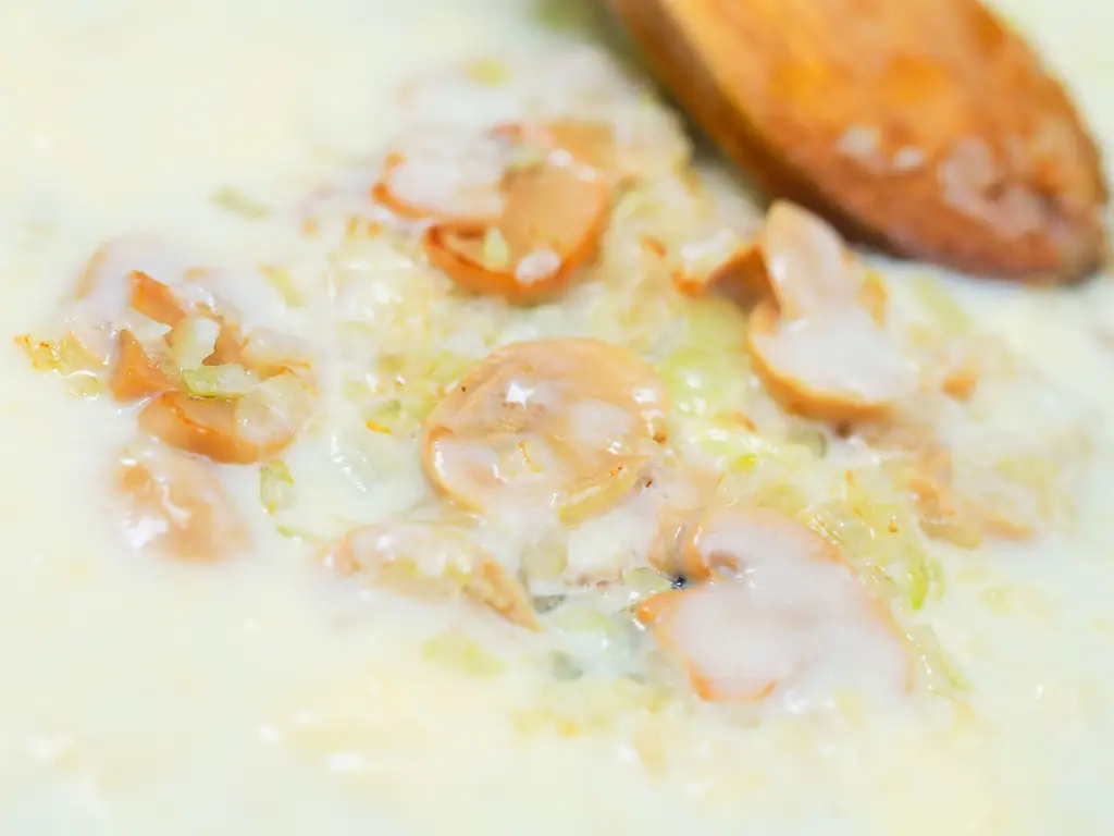 Как приготовить грибной соус: 10 шагов (с иллюстрациями)