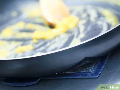 Приготовить соус субиз шаг 4