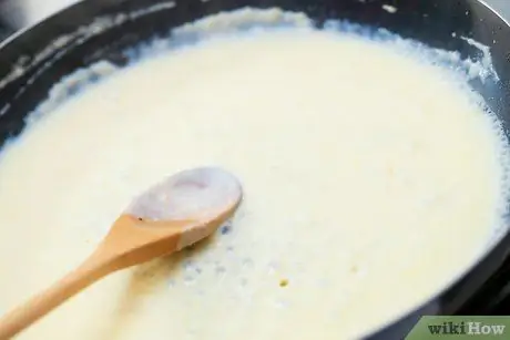 Приготовить соус Субиз Шаг 6