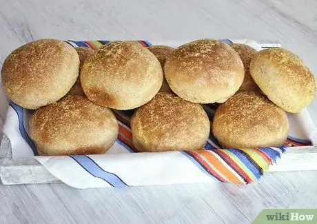 Приготовить обеденные булочки с патокой, шаг 18