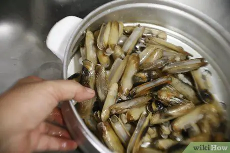 Готовьте моллюсков с бритвой, шаг 2