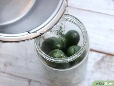 Приготовить соленые огурцы Шаг 3