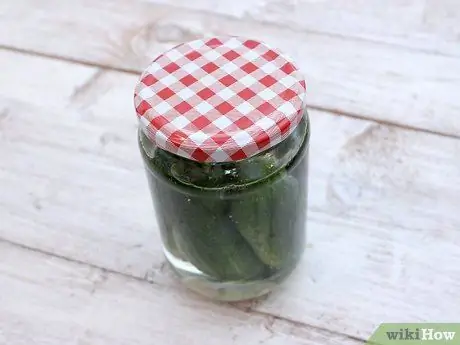 Приготовить соленые огурцы Шаг 4