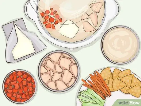 Приготовить консервированную курицу Шаг 1