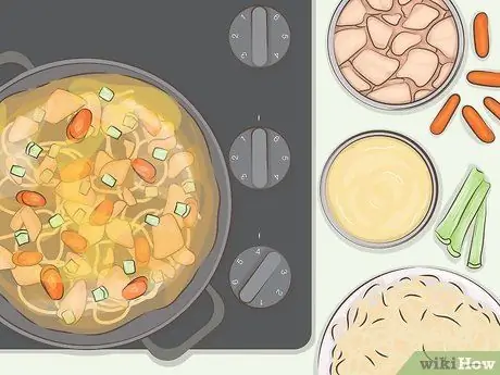 Приготовить консервированную курицу Шаг 2