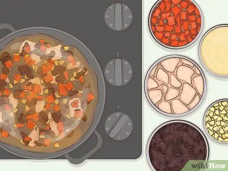 Приготовить консервированную курицу Шаг 4