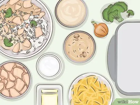 Приготовить консервированную курицу Шаг 5