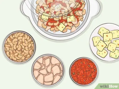 Приготовить консервированную курицу Шаг 8