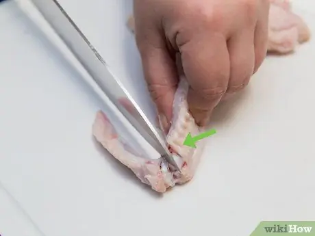 Нарезать куриные крылышки, шаг 5
