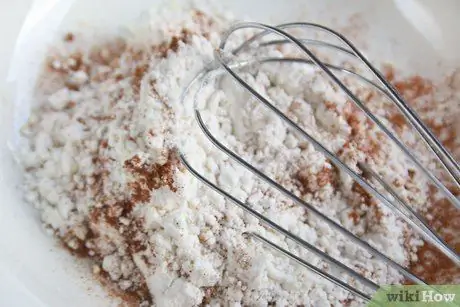 Приготовьте тонкие кусочки куриной грудки, шаг 2