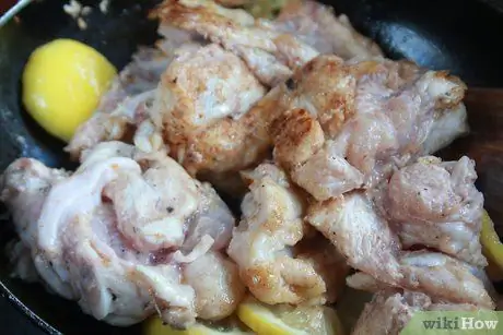 Приготовьте тонкие кусочки куриной грудки, шаг 6