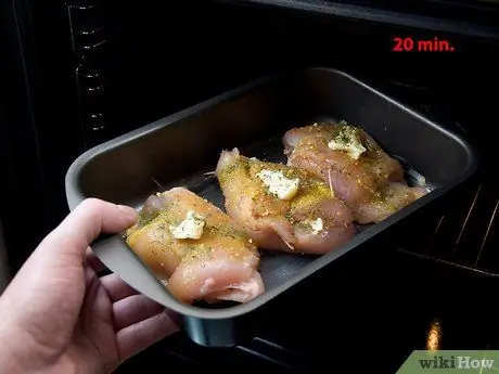 Приготовить фаршированную куриную грудку Шаг 15