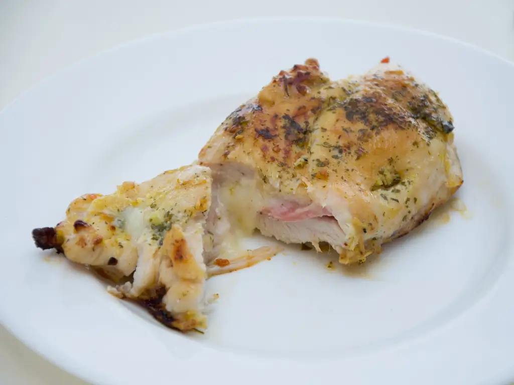 Как приготовить фаршированную куриную грудку (с иллюстрациями)