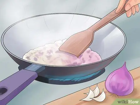 Приготовьте Джона Джона (гаитянский черный рис) Шаг 3