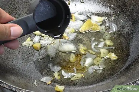 Приготовить Гинатаанг Тилапия Шаг 4