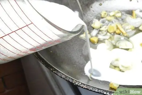 Приготовить Гинатаанг Тилапия Шаг 5