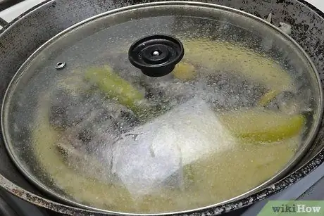 Приготовьте Гинатаанг Тилапия Шаг 9