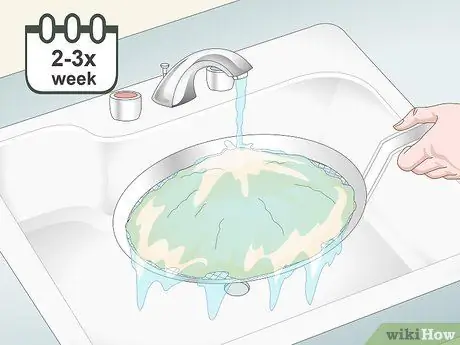 Уход за полосатой болотной лягушкой Шаг 8