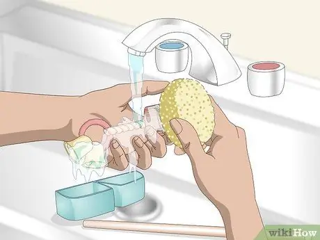 Очистите и поддерживайте среду обитания для канареек Шаг 8