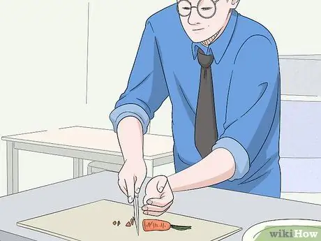 Кормление цыплят отходами со стола Шаг 5