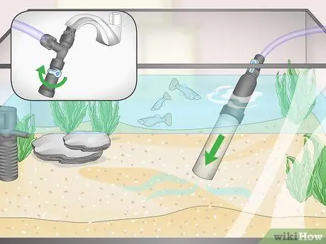 Используйте устройство для смены воды Aqueon Step 14