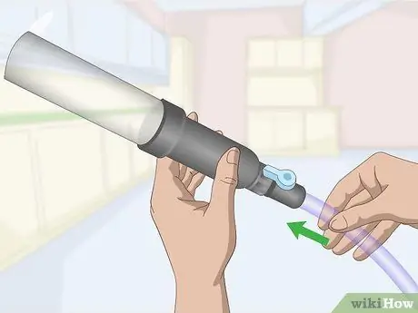 Используйте устройство для смены воды Aqueon, шаг 3