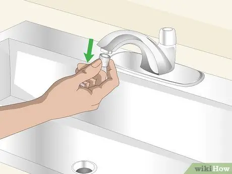 Используйте устройство для смены воды Aqueon, шаг 4