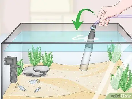 Используйте устройство для смены воды Aqueon Step 7