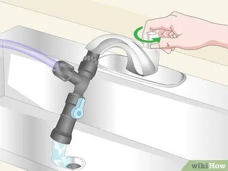 Используйте устройство для смены воды Aqueon Step 9